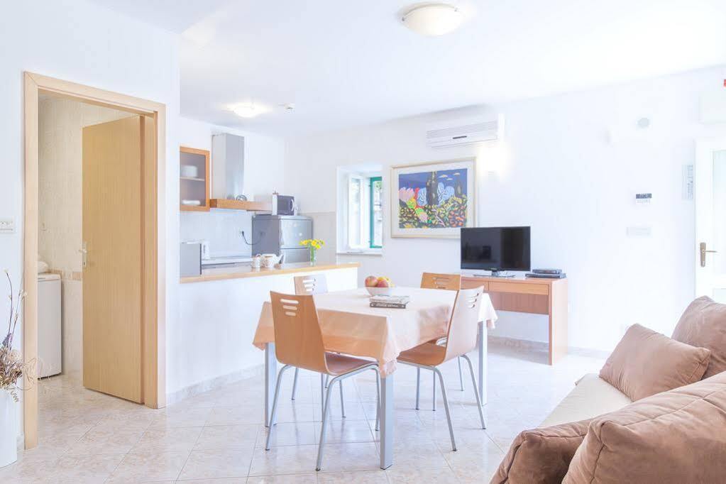 Villa Bonaca Perfect Location For A Holiday With Friends Or Family, Heated Pool Sumartin Luaran gambar